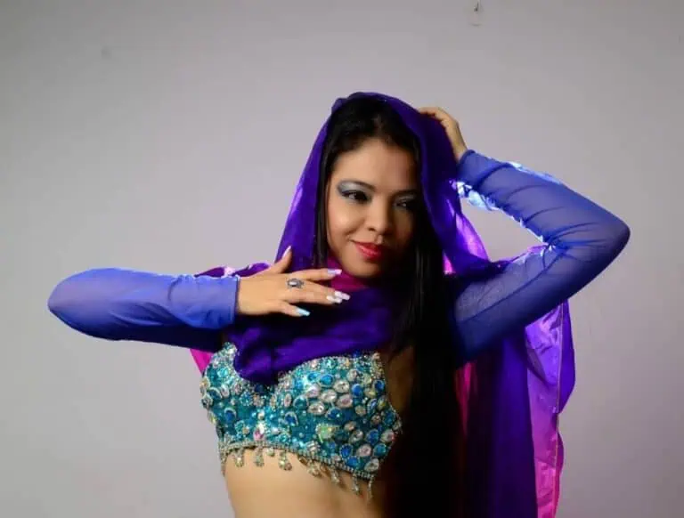 Dance dress with glitter accessories for cultural events and festivals in Colombia. A woman in a party dress with a cheerful expression on a neutral background. Ideal for highlighting events, performances, and Colombian culture.