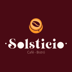Solsticio Café and Bistro, logo con sfondo bordeaux, icona della tazzina da caffè in toni caldi, offre esperienze gastronomiche e di caffè speciali in un ambiente accogliente e moderno.
