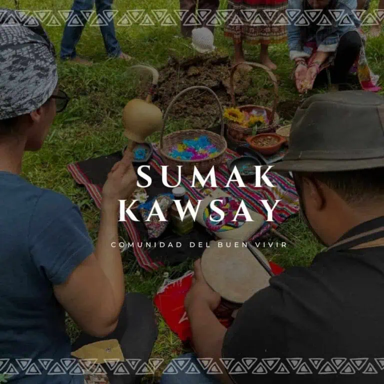 Gita culturale nella comunità indigena Sumak Kawsay, celebrazione tradizionale con musica, offerte e rituali ancestrali per promuovere il turismo rurale e il buon vivere nella regione.