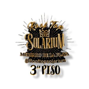 Acceso al tercer piso del Mercado de la Playa Rooftop Solarium, evento Raúl Tap, con vista panorámica y ambiente exclusivo. Perfecto para disfrutar de buena música y amistad en un espacio único.