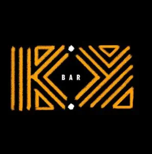 Enseigne au néon orange et noir d'un bar moderne au design géométrique pour événements et vie nocturne en Colombie.