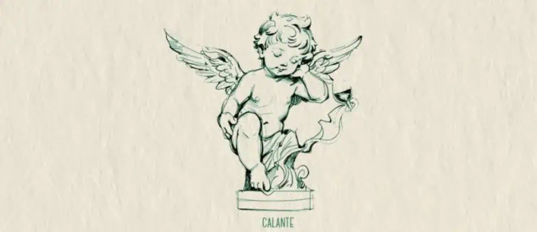 复古风格的天使神像，有翅膀，手拿杯子，代表美丽和灵性，是宗教或文化活动的理想选择。