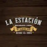 Restaurant et Auberge Station à Rancho Rico, ambiance rustique, tradition Dès 2003, idéal pour événements et rassemblements sociaux.