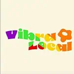 Le logo vibrant et coloré de Vikra & Local, conçu avec des lettres dans des tons de violet, vert, jaune, orange et rouge, est idéal pour les événements culturels et les promotions en Colombie.