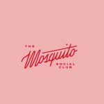 Disfraz de mosquito social club, logotipo en estilo moderno y colorido, para eventos, fiestas y reuniones sociales en la plataforma Eventario. Perfecto para promocionar actividades sociales y de networking en línea.