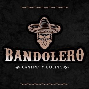 Misterioso logo con calavera y sombrero charro para Bandolero, restaurante de cantina y cocina mexicana con temática mexicana y estilo callejero.