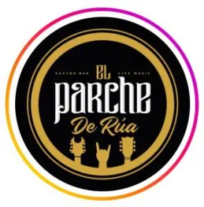 Parche de Rúa 的酒吧区是波哥大一个充满社交乐趣的活动场所。这里氛围活跃，有现场音乐和精酿啤酒，是与朋友聚会的绝佳场所。