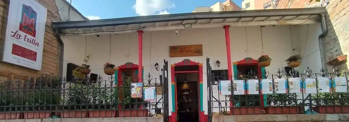 Genießen Sie die beste kolumbianische Kultur und Küche im Restaurant La Trilla in Bogotá mit traditioneller Atmosphäre und einem köstlichen lokalen Menü. eventoario.co.