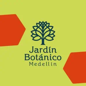 Conception graphique du logo du jardin botanique de Medellín avec un arbre stylisé sur fond vert et des formes hexagonales orange, idéal pour les événements écologiques et botaniques à Medellín.