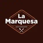 Logo du restaurant La Marquesa avec un design moderne et élégant dans des tons marron et blanc, idéal pour promouvoir les entreprises gastronomiques en Colombie.
