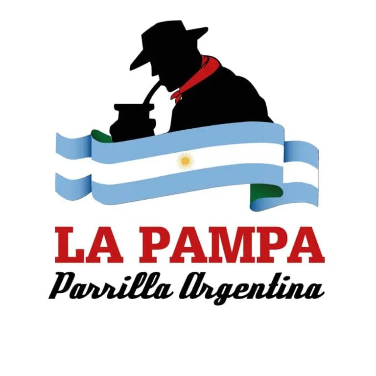 La Pampa Argentina 啤酒，背景是一面旗帜，画面中是一位正在喝马黛茶的阿根廷高乔人的剪影，在宣传和活动中代表了阿根廷的文化和传统。