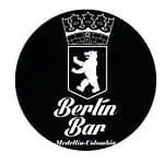 德国国王柏林酒吧标志，黑白配色，带有皇冠和盾牌，代表柏林的一家娱乐和夜生活场所。