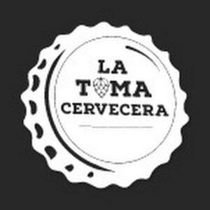 Tapa de botella con logotipo "La Toma Cervecera" en blanco y negro, diseño distintivo para eventos y cervecerías artesanales, promoción de marca cervecera, experiencia en eventos de bebidas artesanales, branding para cerveceros.