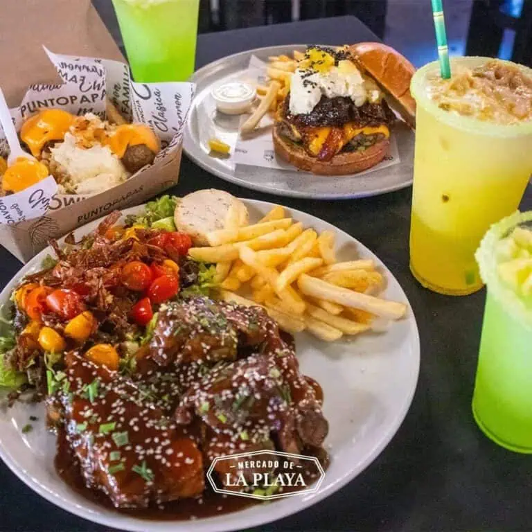 在 Mercado de La Playa 品尝正宗的哥伦比亚风味，包括汉堡、薯条、沙拉和清爽饮品。尽享美味正宗的哥伦比亚美食体验。
