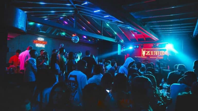 Eventario-concepto-de-eventos-y-ferias-en-colombia-pantalla-de-palco-en-una-concierto-de-vida-nocturna-empresa-organizadora-de-eventos-para-fiestas-y-celebraciones-en-la-ciudad-de-bogotá.