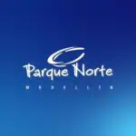 蓝底上的 Parque Norte Medellín 标志，用于宣传麦德林的一个活动和娱乐场所。