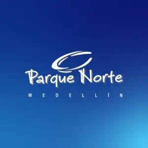 Das Logo des Parque Norte Medellín auf blauem Hintergrund wirbt für einen Veranstaltungs- und Unterhaltungsort in Medellín.