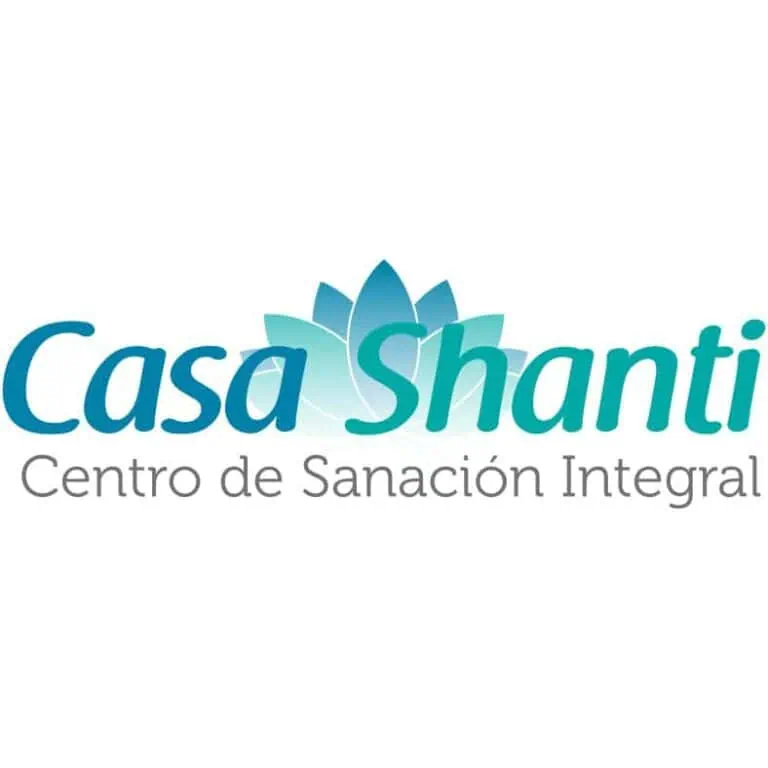 顶部文字：哥伦比亚整体疗愈中心 Casa Shanti 的标志，以蓝色调的莲花设计为特色，旨在促进身心健康。