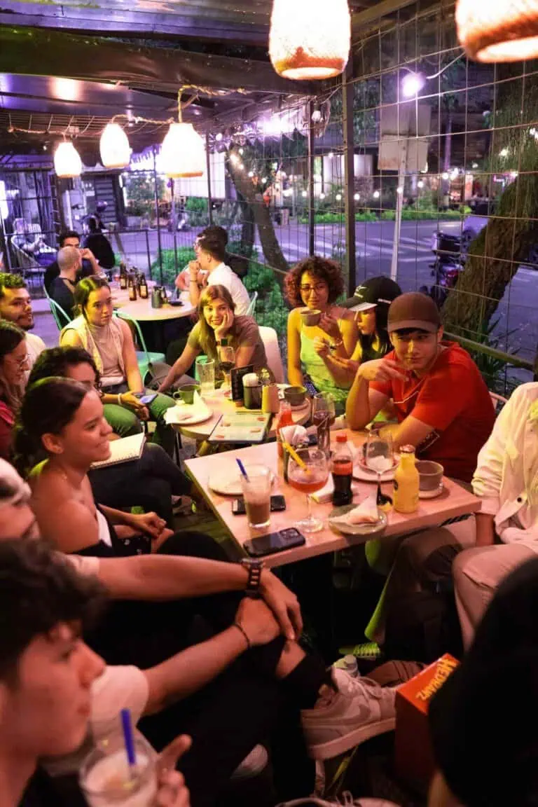Enjoy an evening with friends at an open-air restaurant decorated with artificial lights, creating a warm and welcoming atmosphere for social events and gatherings in Medellín.