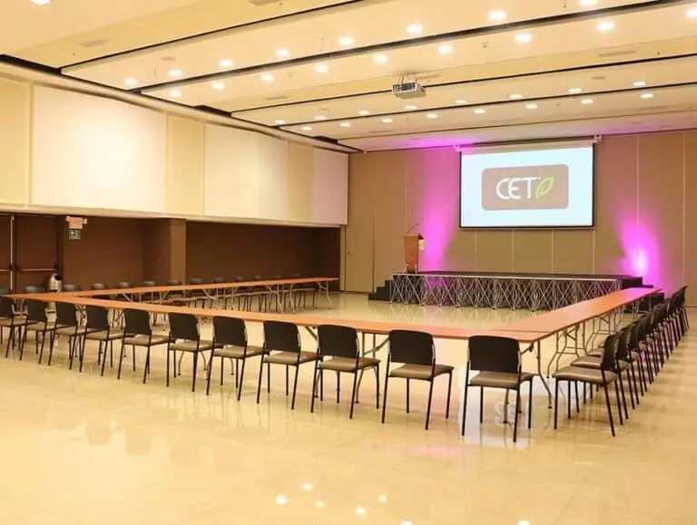 SALLE D'ÉVÉNEMENTS ET DE CONFÉRENCES PENDANT LA SEMAINE DE EVENTARIO CO.