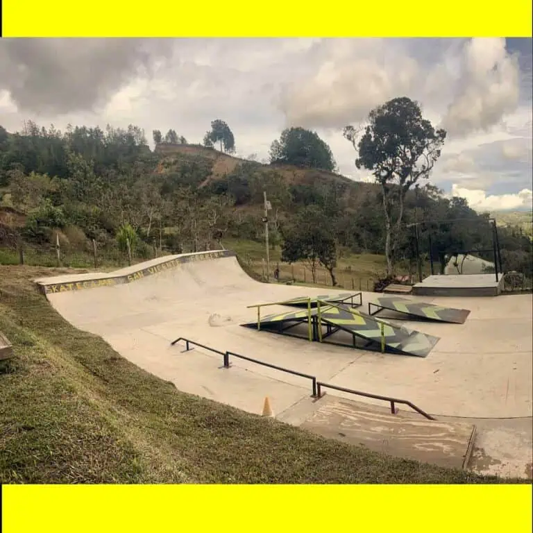 圣维森特费雷尔滑板公园，一个拥有坡道和障碍物的滑板场地，环境优美。是举办体育赛事和户外活动的理想场所。