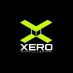 Xero Club-Logo auf schwarzem Hintergrund mit modernem Design in Neongrün und Weiß, das für Events und Unterhaltung steht und ideal für die Werbung für Xero Club in Kolumbien ist.