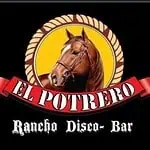 Cheval dans le logo du ranch El Potrero, un bar et une discothèque. Image d'un bar-ranch à thème équestre à Bogotá. Ambiance discothèque et bar dans un ranch. Divertissements et vie nocturne en ville.