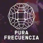 Conception graphique d'un logo à motif géométrique blanc sur fond sombre, représentant l'innovation et la créativité dans les événements et le marketing numérique en Colombie.