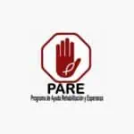 Le logo de PARE, un programme d'aide à la réadaptation et à l'espoir, représente une main sur le panneau d'arrêt, symbole de sensibilisation et de soutien dans les processus de réadaptation et de récupération émotionnelle.