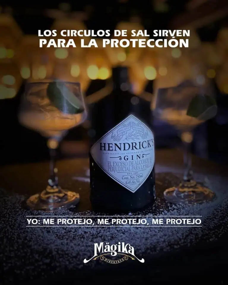 Getränke mit Salz in Gläsern und eine Flasche Hendrick's Gin, im Hintergrund verschwommenes Licht, das für Schutz und verantwortungsvollen Genuss bei gesellschaftlichen Anlässen in der Magika Discoteca wirbt.