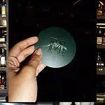 色彩鲜艳的字母 M 标志，现代装饰，适用于哥伦比亚的活动和派对，是个性化会议、婚礼和公司活动的理想选择，优雅而个性化的设计。