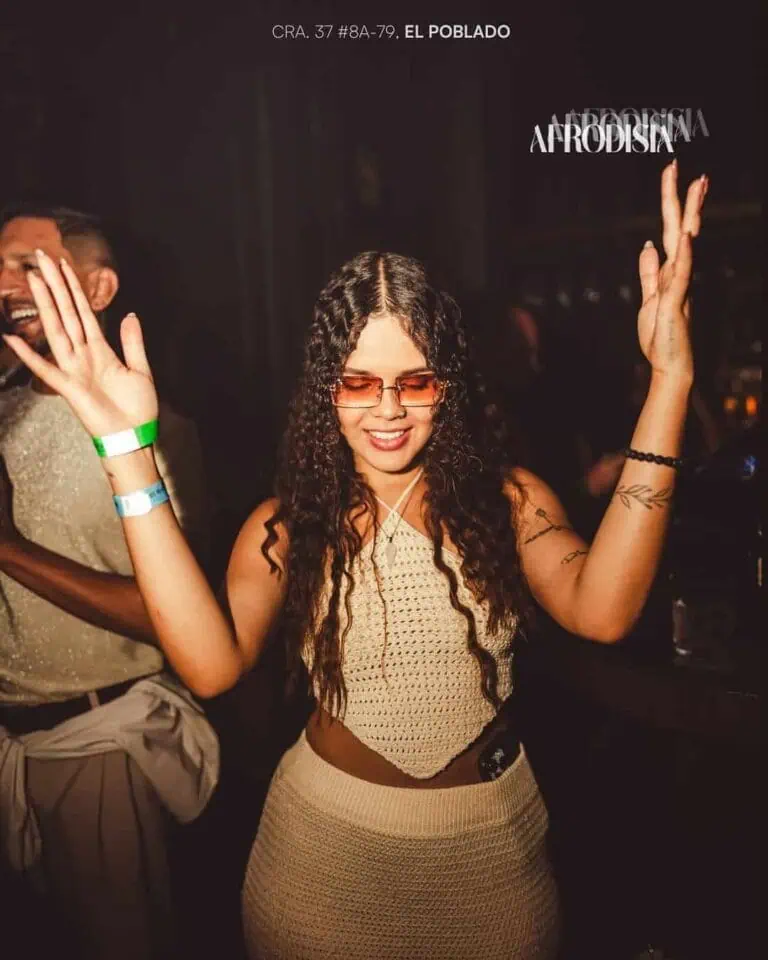 Enjoying a musical event in El Poblado, Medellín, with an aphrodisiac atmosphere, lights and people dancing and having fun at a modern, urban party.