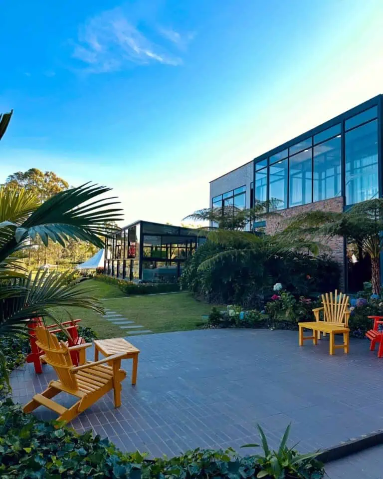 哥伦比亚的现代化户外活动场地，设有露台和绿色花园，是举办公司和社交聚会的理想场所，旨在打造独特而令人难忘的活动。