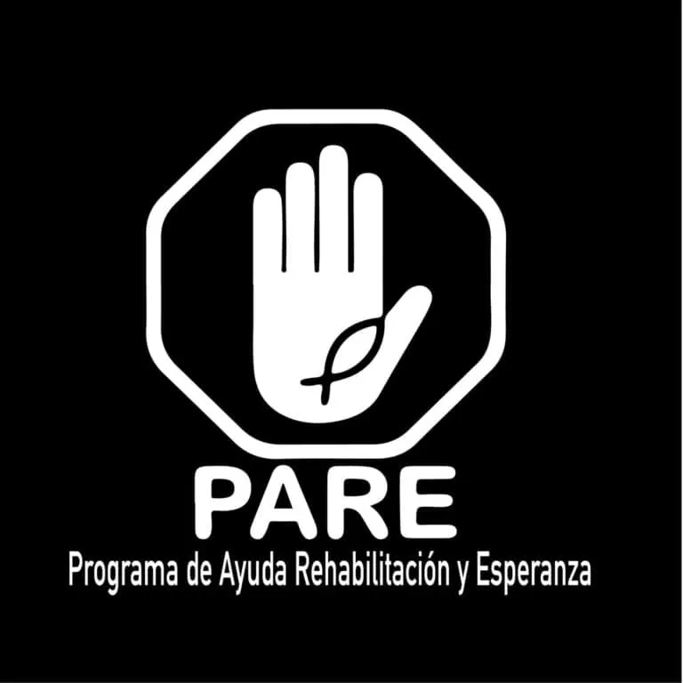 Timbre d'avertissement STOP avec un symbole de main et un message de réhabilitation et d'espoir pour les programmes de secours et de réhabilitation.