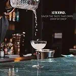 Cocktail glass with refreshing drink in a trendy bar, cocktail preparation at an event, professional cocktail bar images, bartender making drinks, elegant and modern atmosphere.