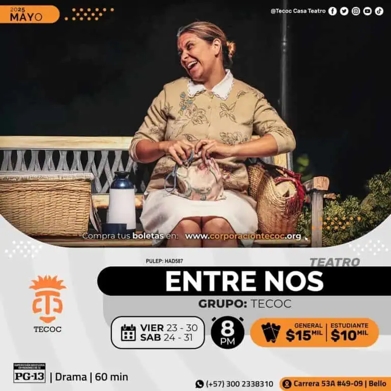 女演员在波哥大文化活动的现场戏剧表演中演出。