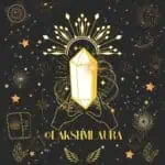 星空背景下的能量水晶和魔法元素，象征着个人成长和神秘事件中的灵性和力量。