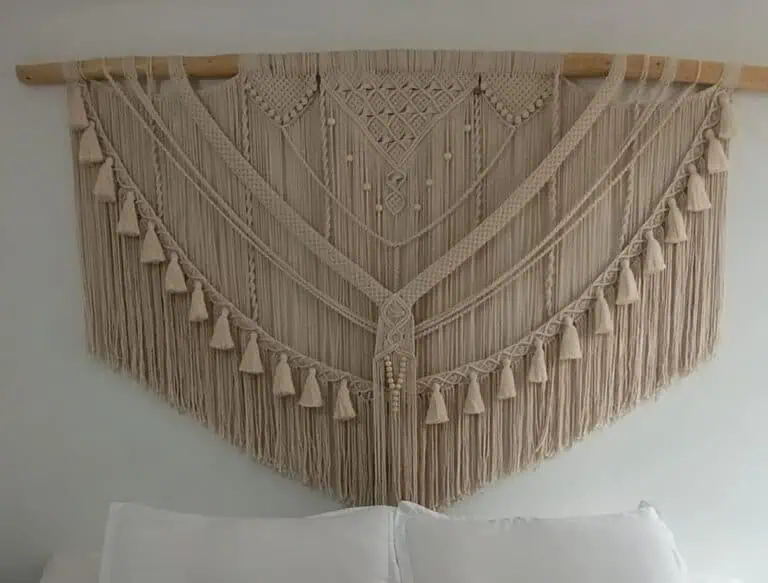 波西米亚风格的墙面装饰，采用中性色调的手工编织绳，非常适合活动和现代空间。