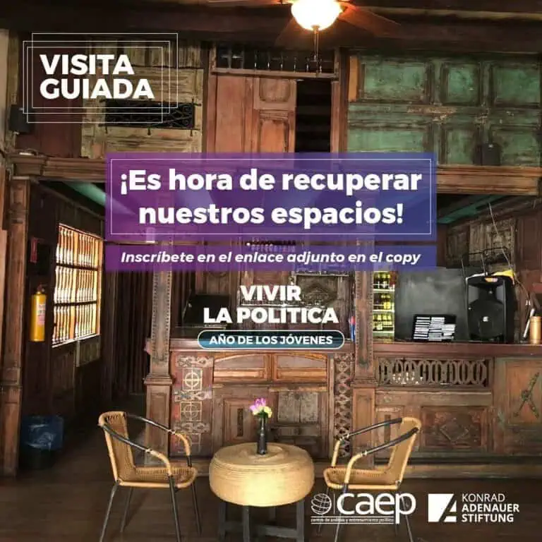 哥伦比亚文化场所导览游，该场所氛围质朴，采用木质装饰，用于举办文化活动。