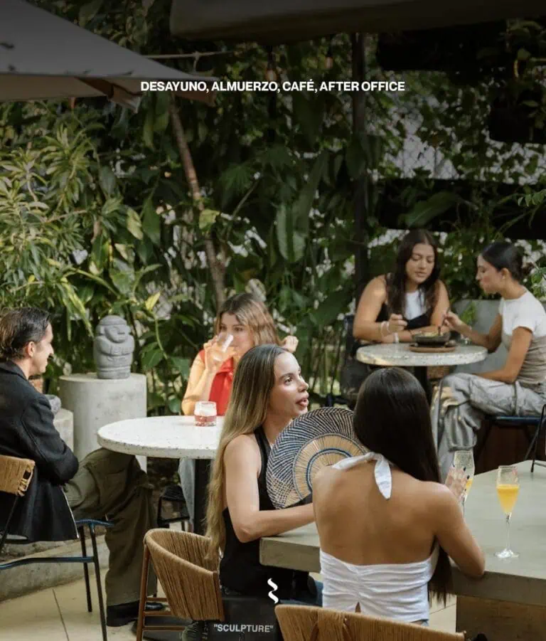Enjoy a relaxed atmosphere in a restaurant surrounded by nature, ideal for breakfast, lunch, coffee, and after-work gatherings with friends. It's the perfect space for socializing and enjoying the outdoors.
