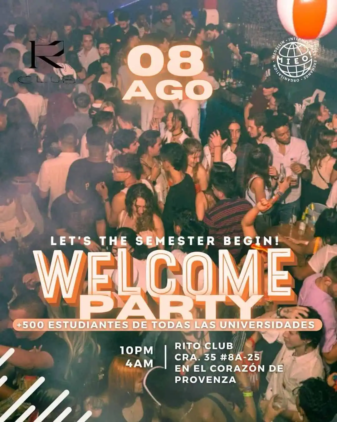 Amusement à la fête de bienvenue de l'université au Rito Club de Bogotá, avec plus de 500 étudiants, de la musique, des boissons et une ambiance festive pour le début du semestre académique.