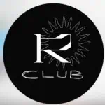 Logo du R2 Club, un événement social et culturel et un lieu de rassemblement en Colombie, promouvant la communauté et la culture dans un cadre moderne et exclusif.