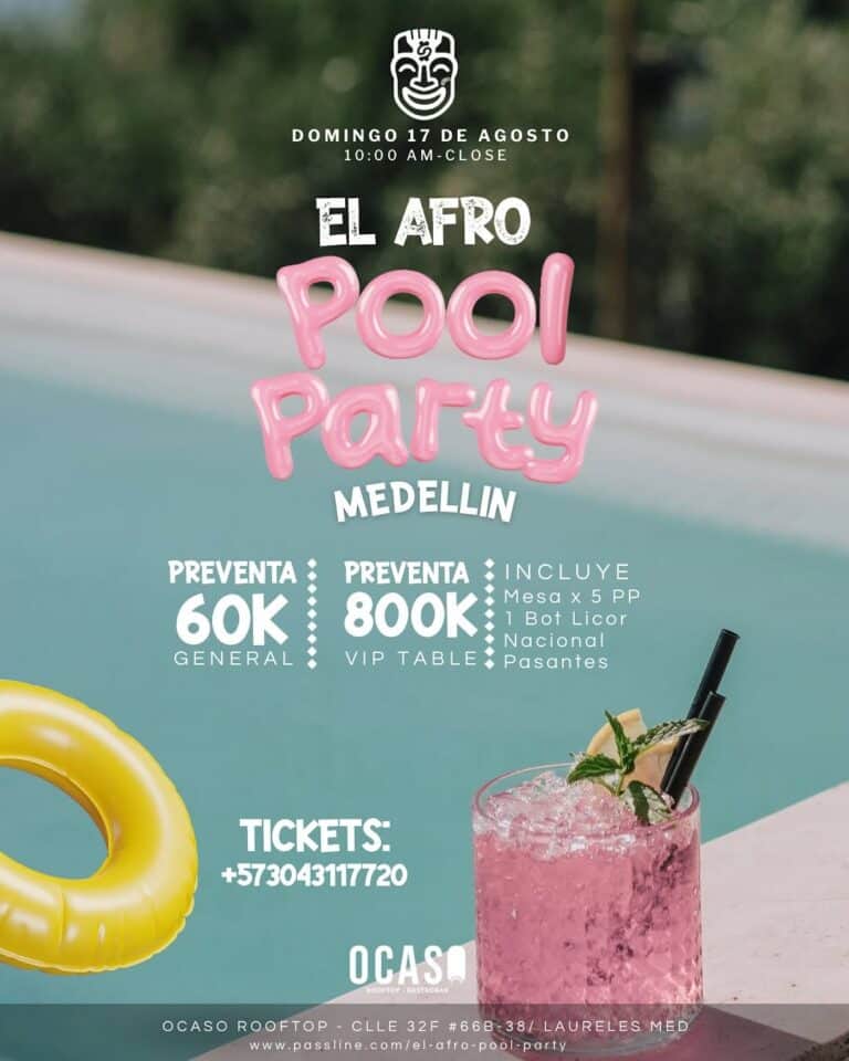 Refuerzo de agua en la piscina con bebida pink y decoración de globo de hule amarillo, en un evento de fiesta en Medellín.
