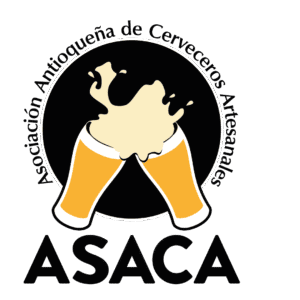 Asociación Antioqúeña de Cerveceros Artesanales ASACA celebrando con dos cervezas y espuma en forma de brindis.