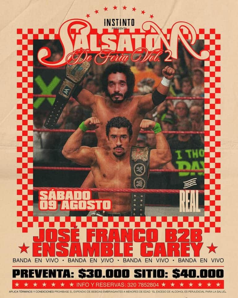 Luchadores profesionales con cinturones de campeonato en un evento de lucha libre en el ring, promocionando el evento de salsa en feria, con artistas como José Franco B2B y Ensamble Carey.