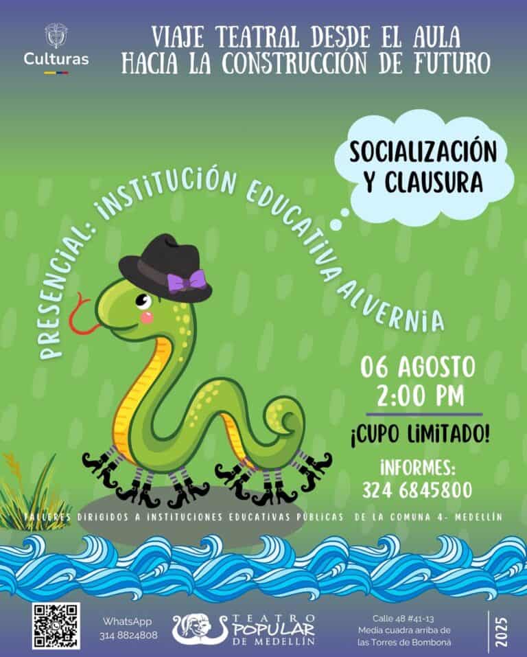 De niño, disfrazado de serpiente con sombrero y zapatos, en una actividad educativa sobre teatro y construcción de futuro para instituciones educativas públicas en Medellín.