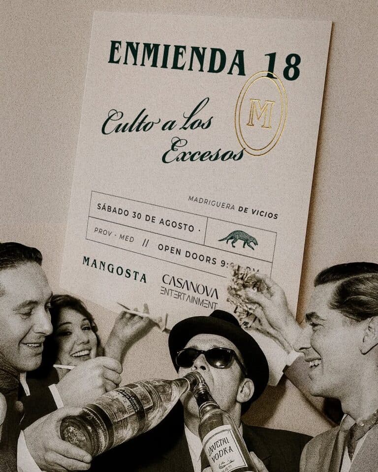 Bebés en un evento de concierto con cartel de promoción, promoviendo diversión y entretenimiento con productos de vodka. Público disfrutando y compartiendo momentos de fiesta en un evento musical.