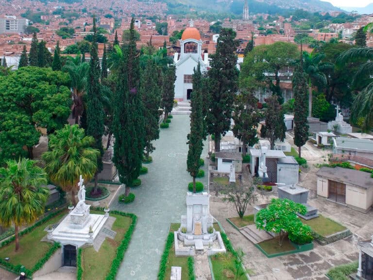 Filenames: eventario-cementerio-mexico-verde.jpg.