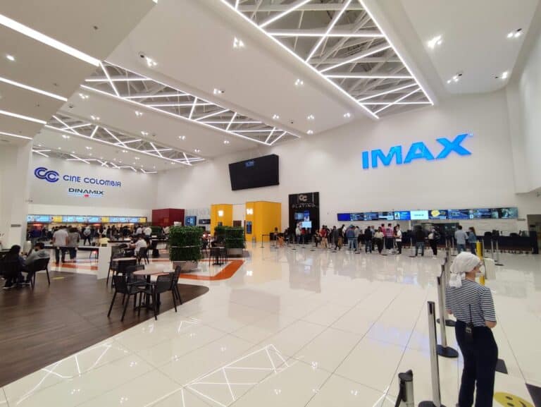 Cine Colombia Viva Envigado 3