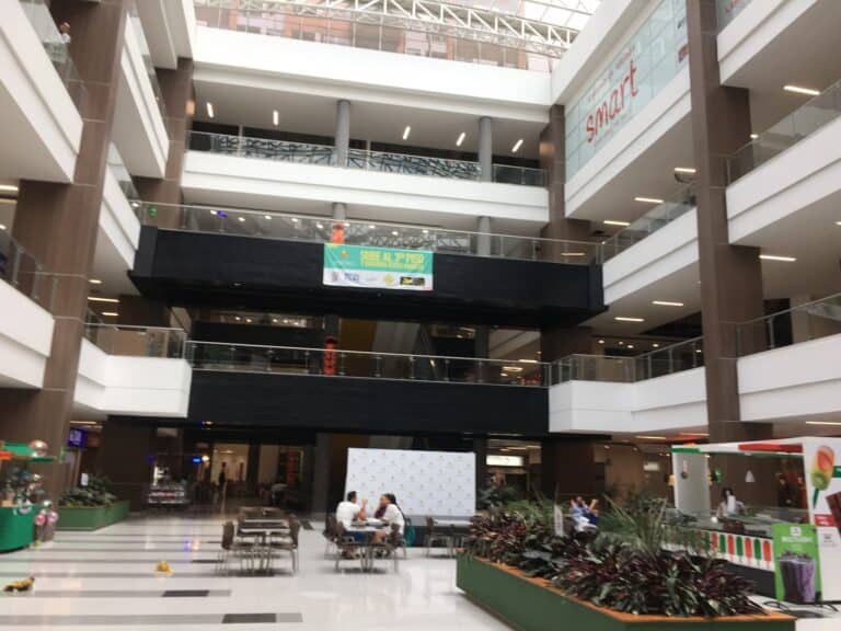 Cinemas Royal Films 8211 Plaza Arrayanes 3
